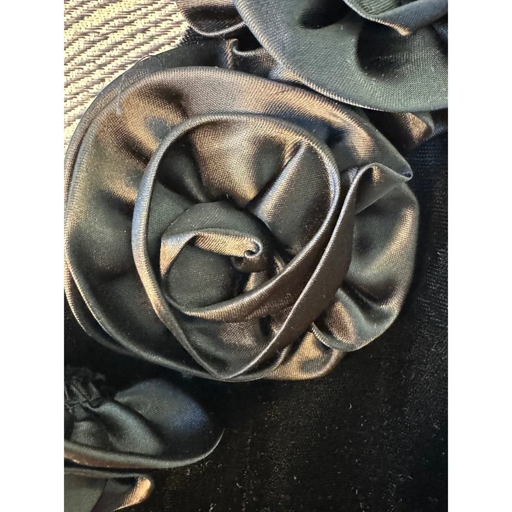 Vintage Black Velvet Cocktail Dress with satin rose appliqué Sz S‎